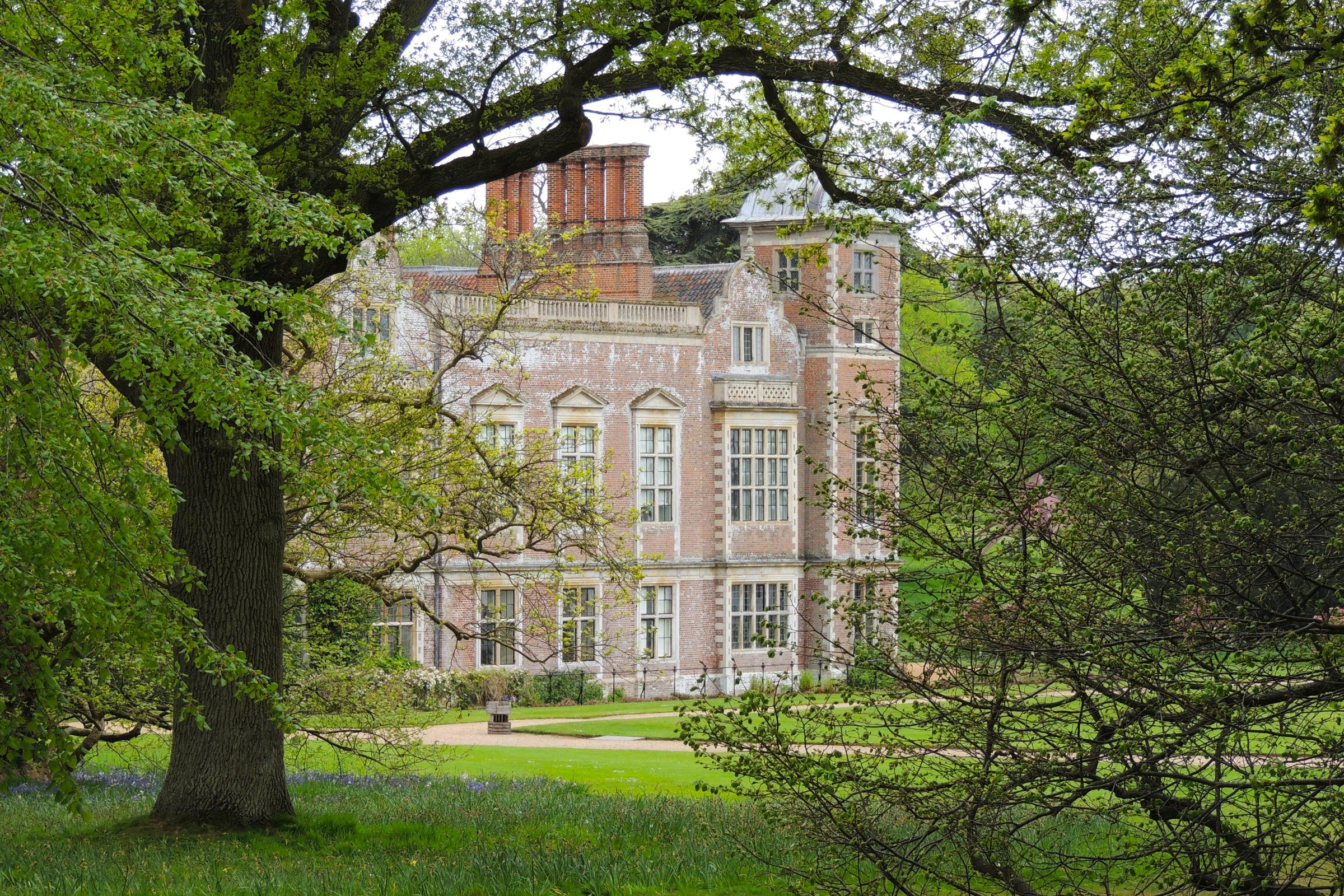 Furniture of the English Country House: Grandeur, Craftsmanship, and Comfort