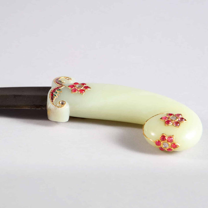 Mughal Jewelled Jade-Hilted Khanjar Dagger
