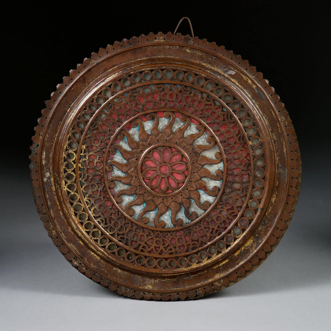 Pierced gilt copper mirrored chakra with intricate design by Collection EE20, circa 1880, diameter 26 cm