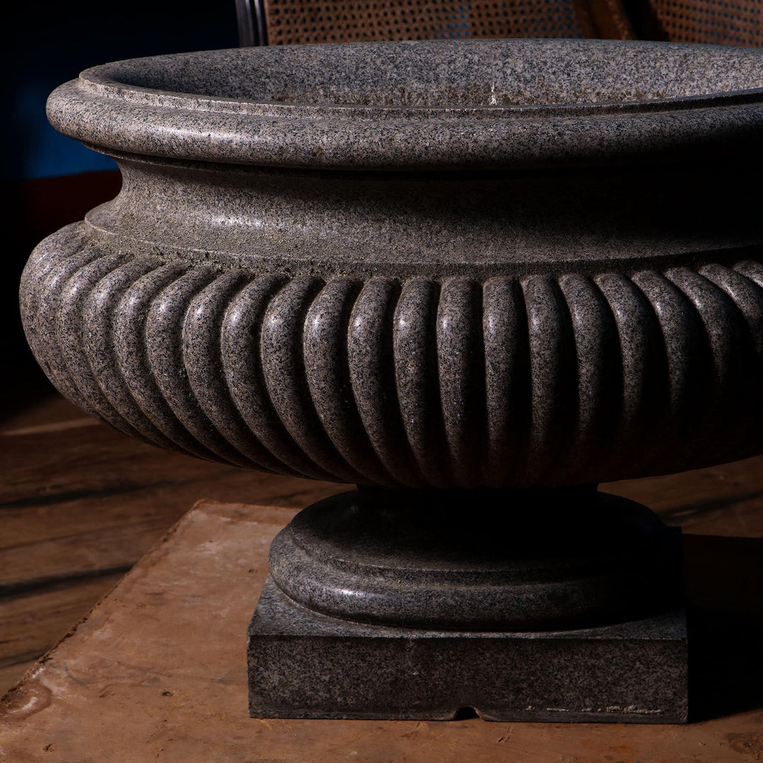 Large carved porphyritic granite gadrooned oval vase on stepped base by Collection EE20, circa 1800 Italy.