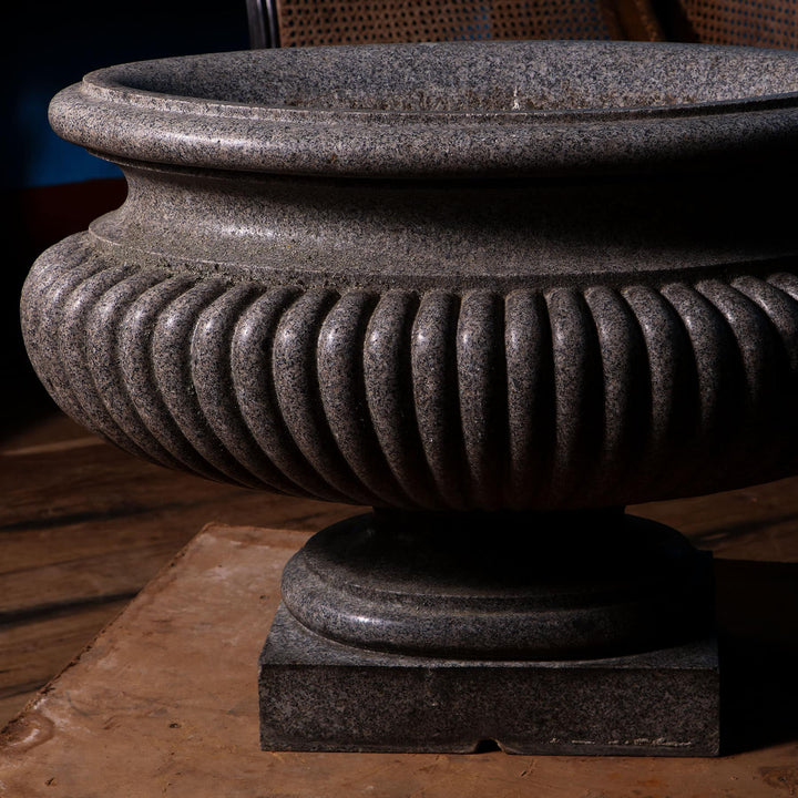 Large carved porphyritic granite gadrooned oval vase on stepped base by Collection EE20, circa 1800 Italy.