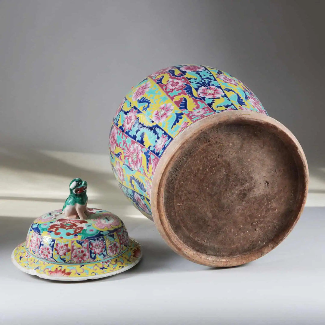 Large 19th-century Chinese Qing Dynasty vase and cover with colorful glazes and guardian lion finial by Collection EE20
