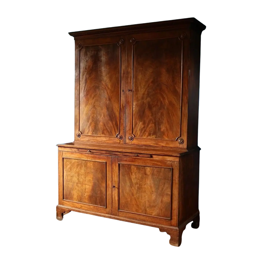 Magnificent George III estate cabinet in flame mahogany, circa 1775, elegant Georgian design by Collection EE40