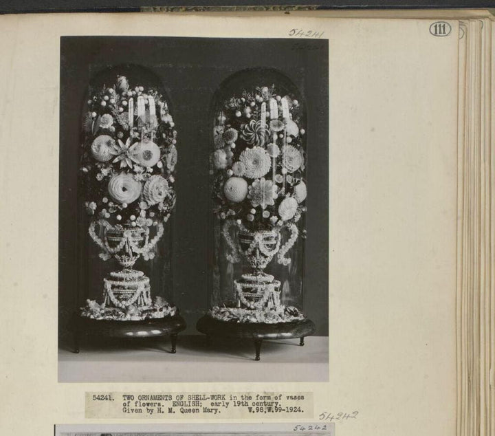 Pair of George III shellwork vases with floral motifs under glass domes by Collection CK20, early 19th century Regency style.