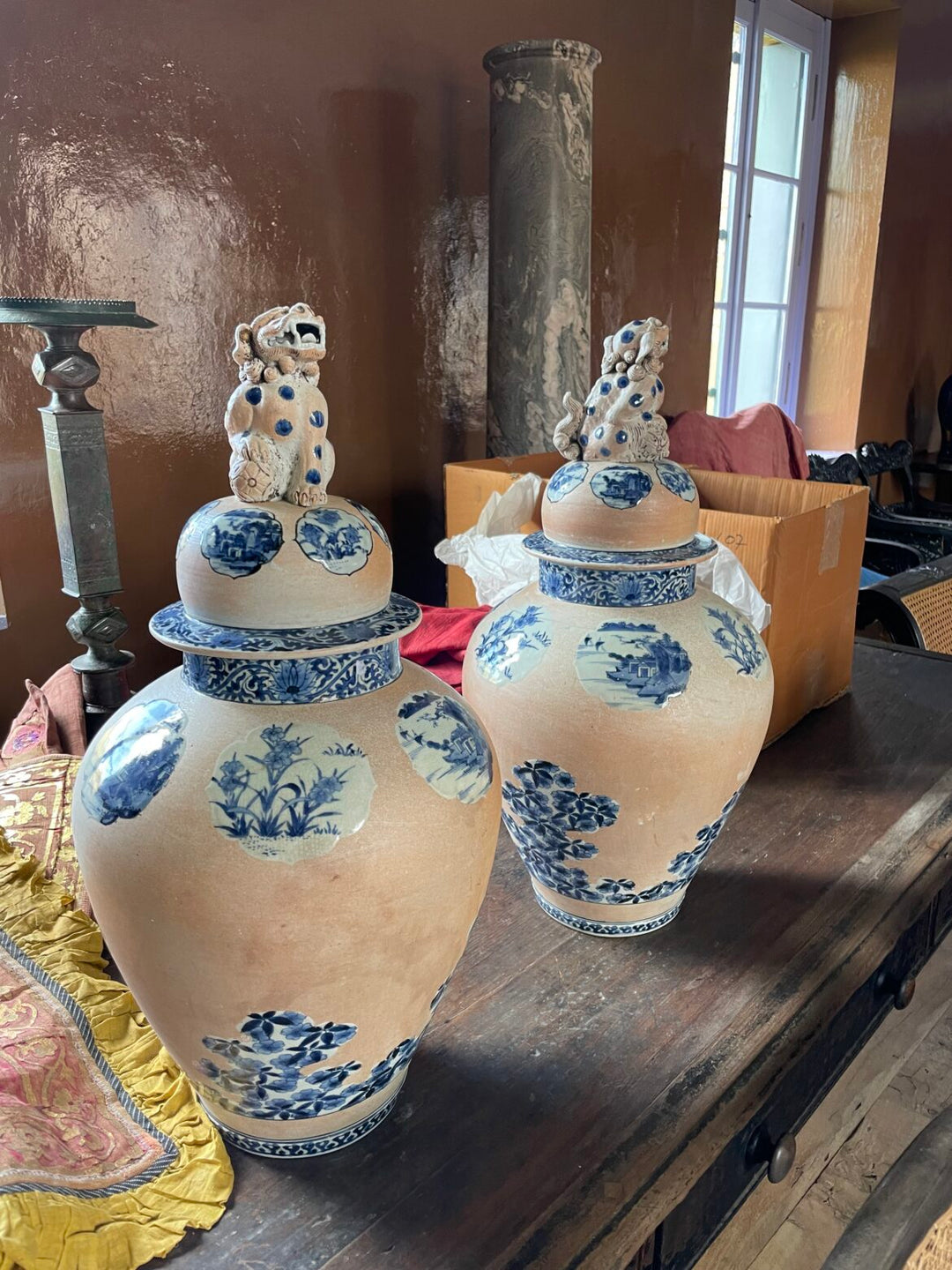 Pair of early 18th century Arita porcelain vases with cobalt blue details and mythical Temple Lions from Collection EE20