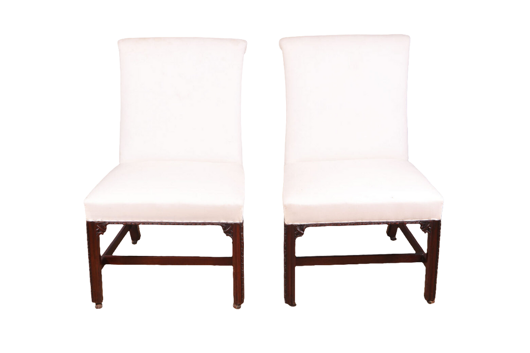Pair of George III upholstered mahogany side chairs with white fabric seats by Collection CK20 in classic Georgian style
