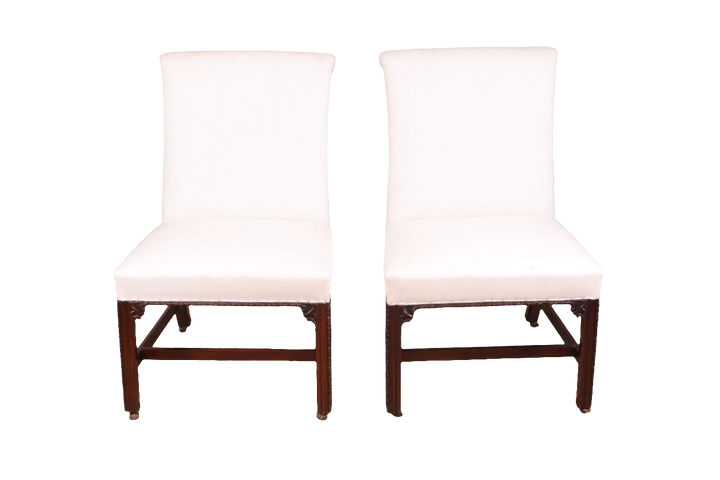 Pair of George III upholstered mahogany side chairs with white fabric seats by Collection CK20 in classic Georgian style