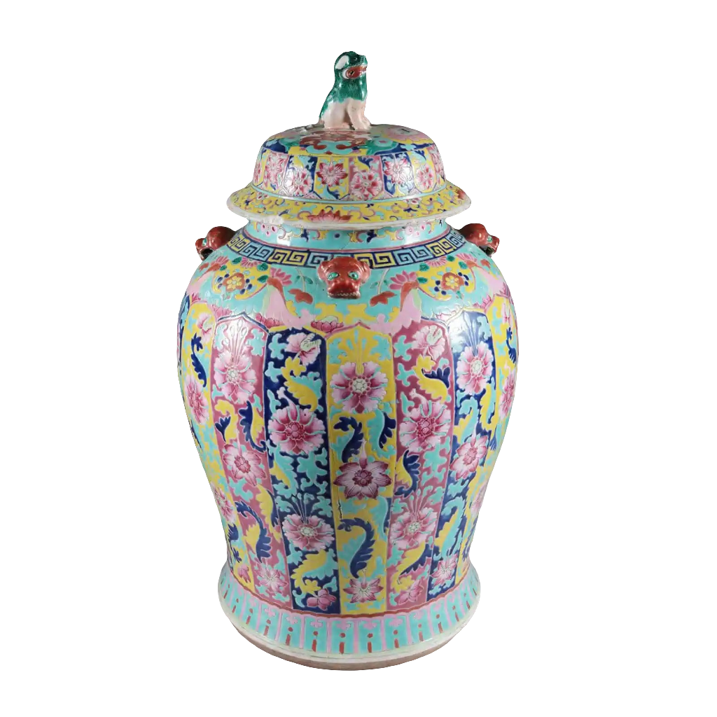 Large 19th-century Chinese Qing Dynasty vase with lid, vibrant colors, Foo Dogs, by Collection EE20, 63cm tall porcelain piece