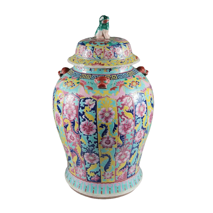 Large 19th-century Chinese Qing Dynasty vase with lid, vibrant colors, Foo Dogs, by Collection EE20, 63cm tall porcelain piece