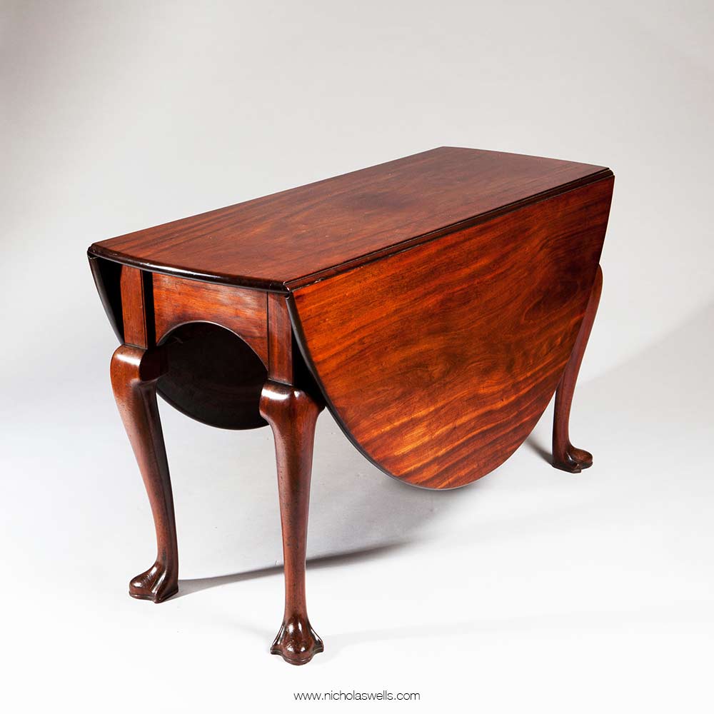 GEORGE II MAHOGANY GATE-LEG, DROP-LEAF TABLE