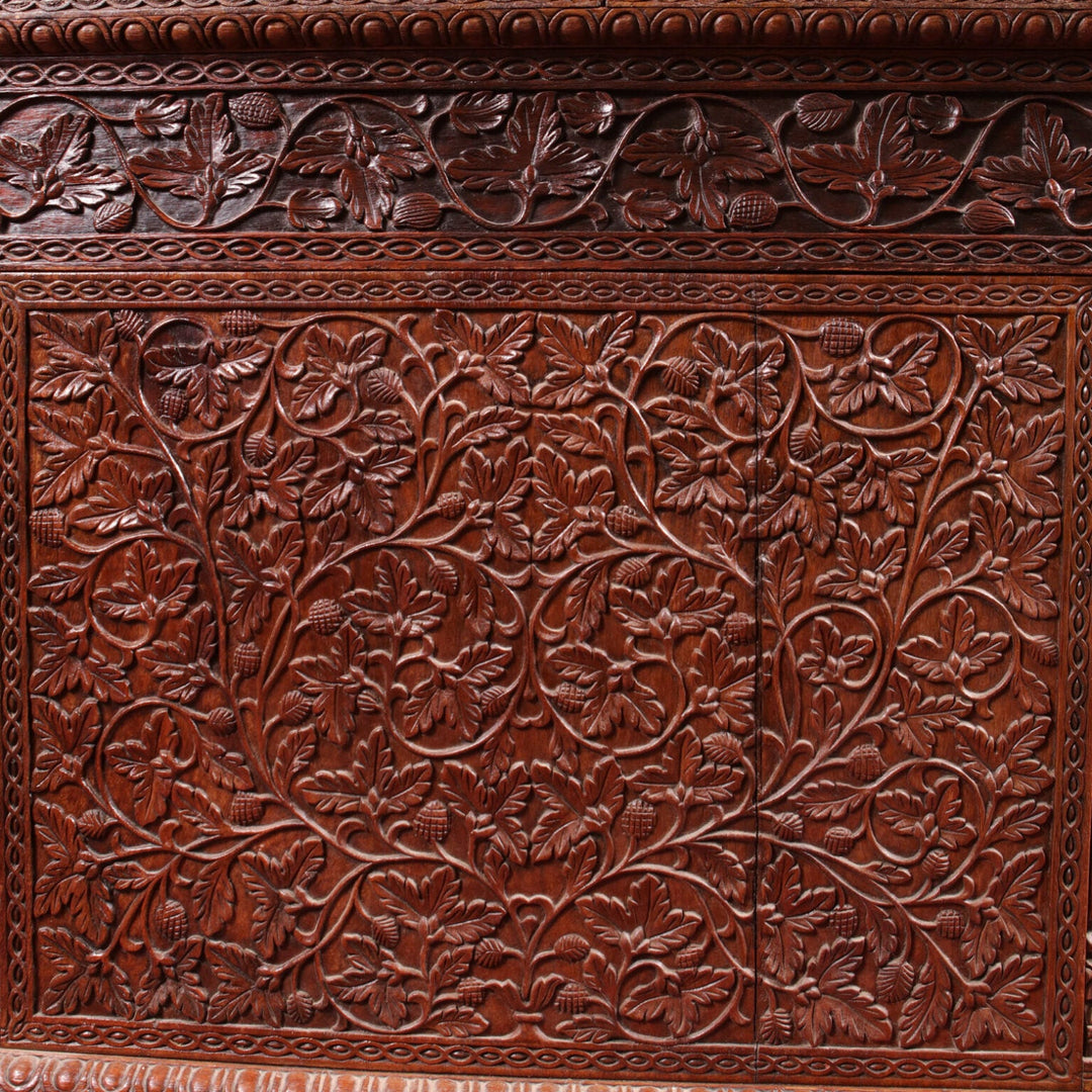 Teak in 19th Century Indian Decorative Arts: A Fusion of Elegance and Craftsmanship