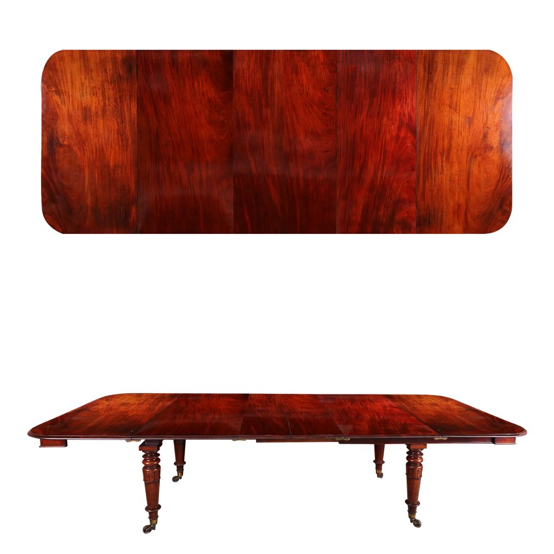Extending Antique Dining Table in Flame Mahogany with telescopic mechanism and four leaves from 19th century England.