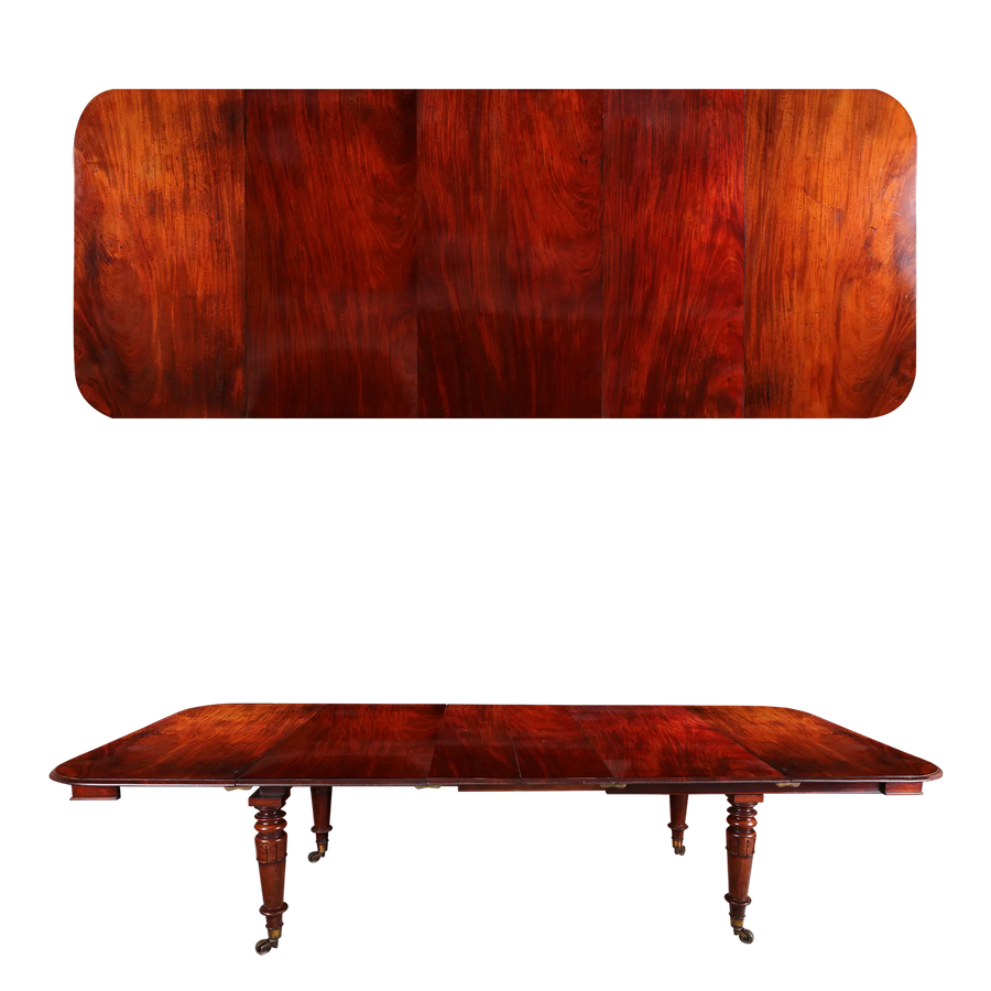 Extending Antique Dining Table in Flame Mahogany with telescopic mechanism and four leaves from 19th century England.