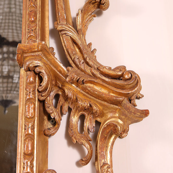 George II Giltwood Pier Mirror with detailed rococo giltwood frame and acanthus leaf carvings circa 1740.