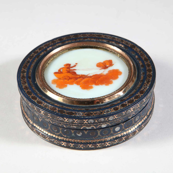 Fine Pique work tortoiseshell snuff box