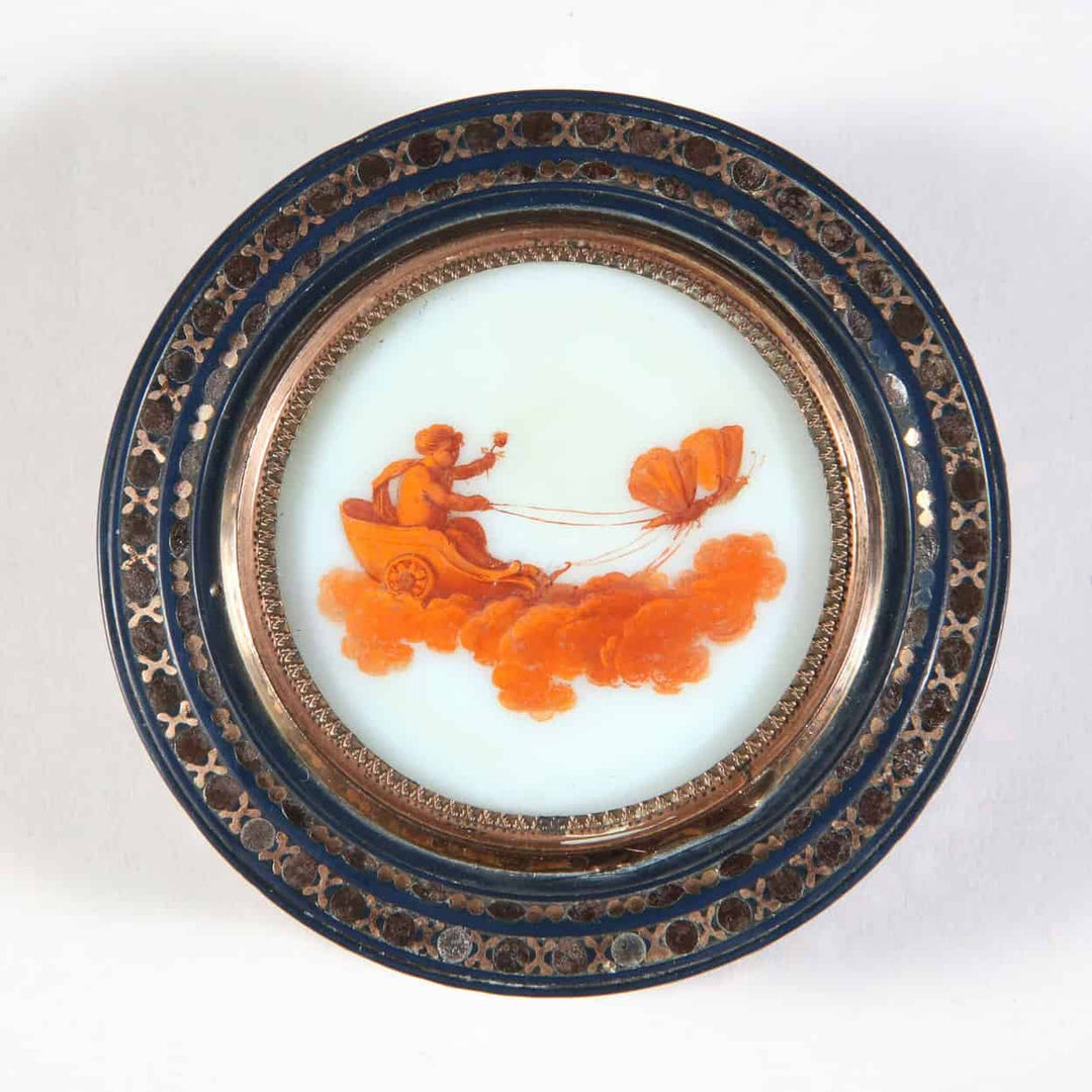 Fine Pique work tortoiseshell snuff box