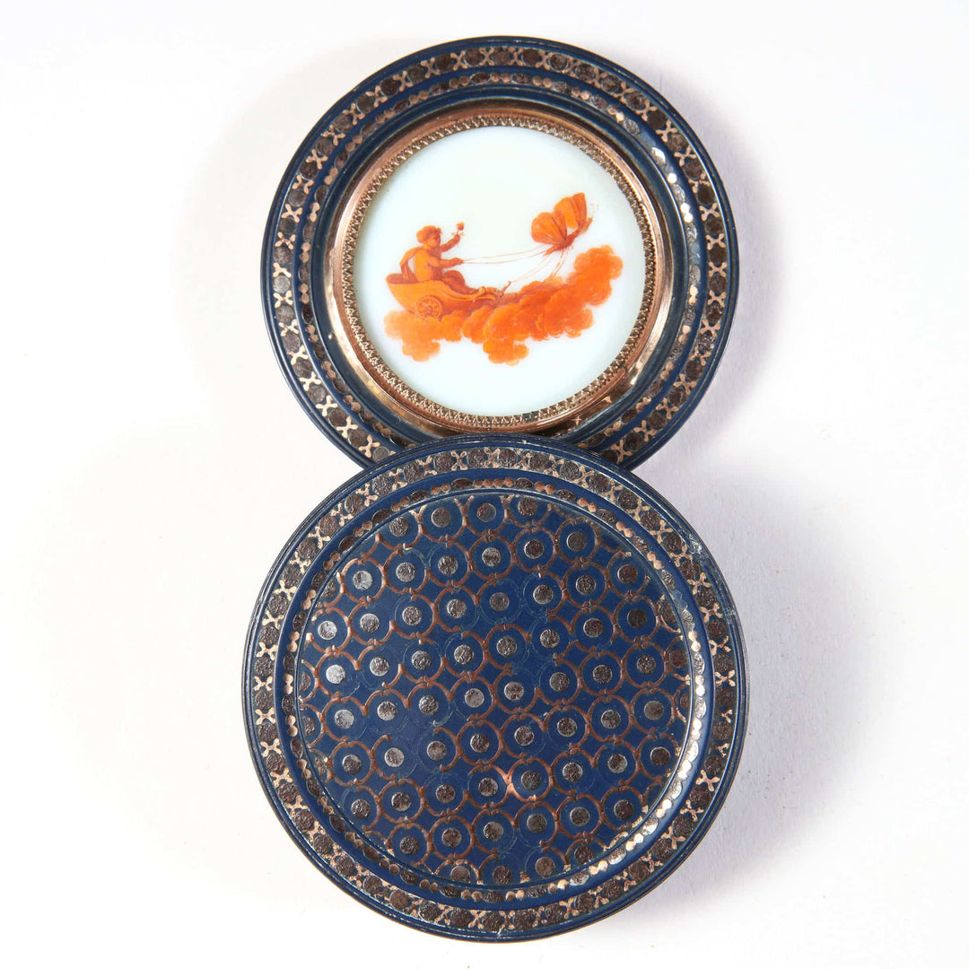 Fine Pique work tortoiseshell snuff box