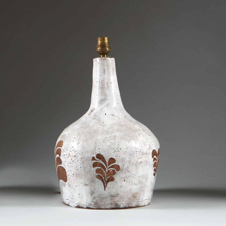 French Mid-Century Glazed Ceramic Table Lamp with white glaze and brown biscuit leaf motifs, 32 cm tall, vintage 1950 France.