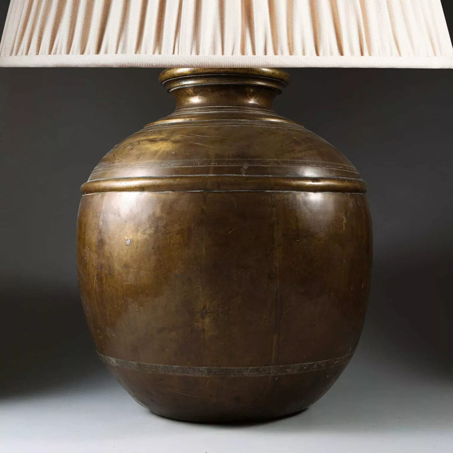 Important antique Sindh bronze pot mounted as a table lamp, 19th century, large scale, 60 cm height, 50 cm diameter.