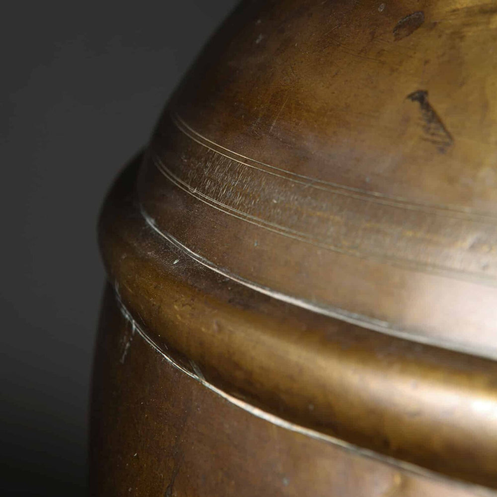 Important antique Sindh bronze pot mounted as a table lamp with detailed craftsmanship and aged patina from the 19th century.