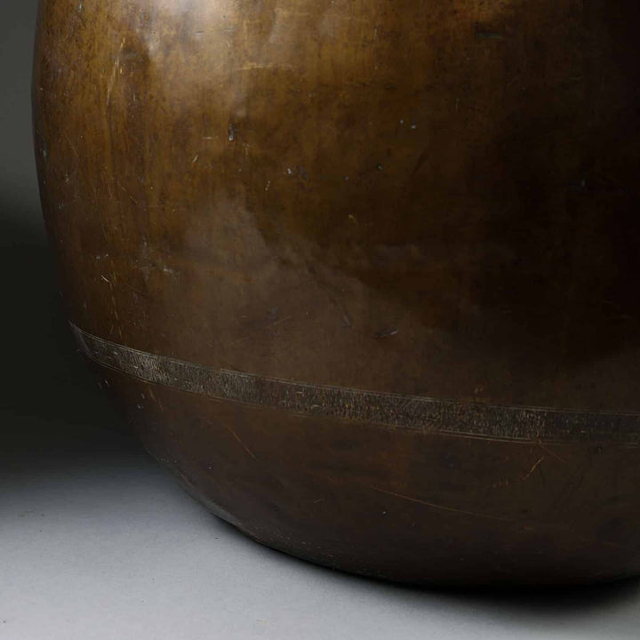 Important antique Sindh bronze pot mounted as a table lamp, large 19th century vessel with patina and engraved band detail.