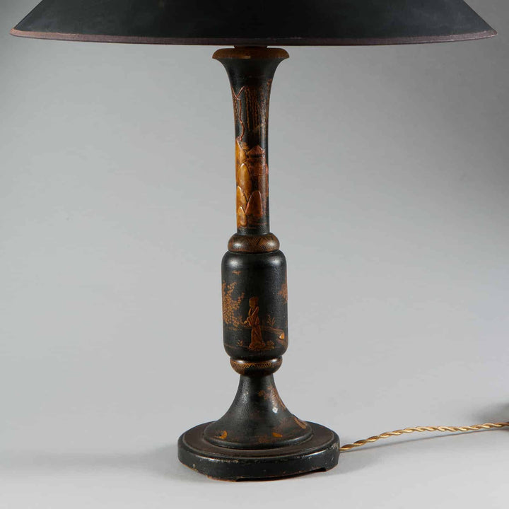 Chinoiserie Black and Gilt lacquered Table Lamp with detailed black and gold design, circa 1900, elegant continental style.