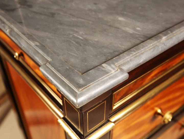French Directoire Satinwood Secretaire Abattant with brass fluted detailing and rosewood inlay, circa 1800, close-up corner view.