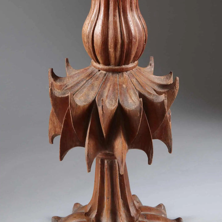 Futuristic Carved Teak Table Lamp with reeded stem and petal base, 19th century Indian design, 57 cm tall.