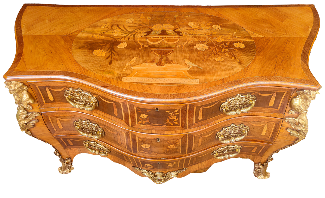 Dutch 18th century bombe commode with marquetry and bronze mounts by Collection CK40 circa 1750 elegant design