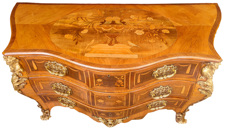 Dutch 18th century bombe commode with marquetry and bronze mounts by Collection CK40 circa 1750 elegant design