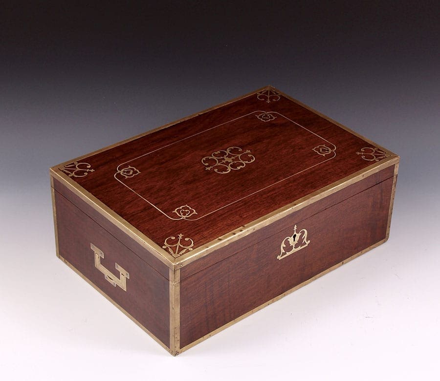 RARE EARLY 19TH CENTURY MUGHAL EMPEROR AKBAR SHAH II ROSEWOOD & BRASS INLAID FITTED TRAVELLING JEWELLERY CASKET