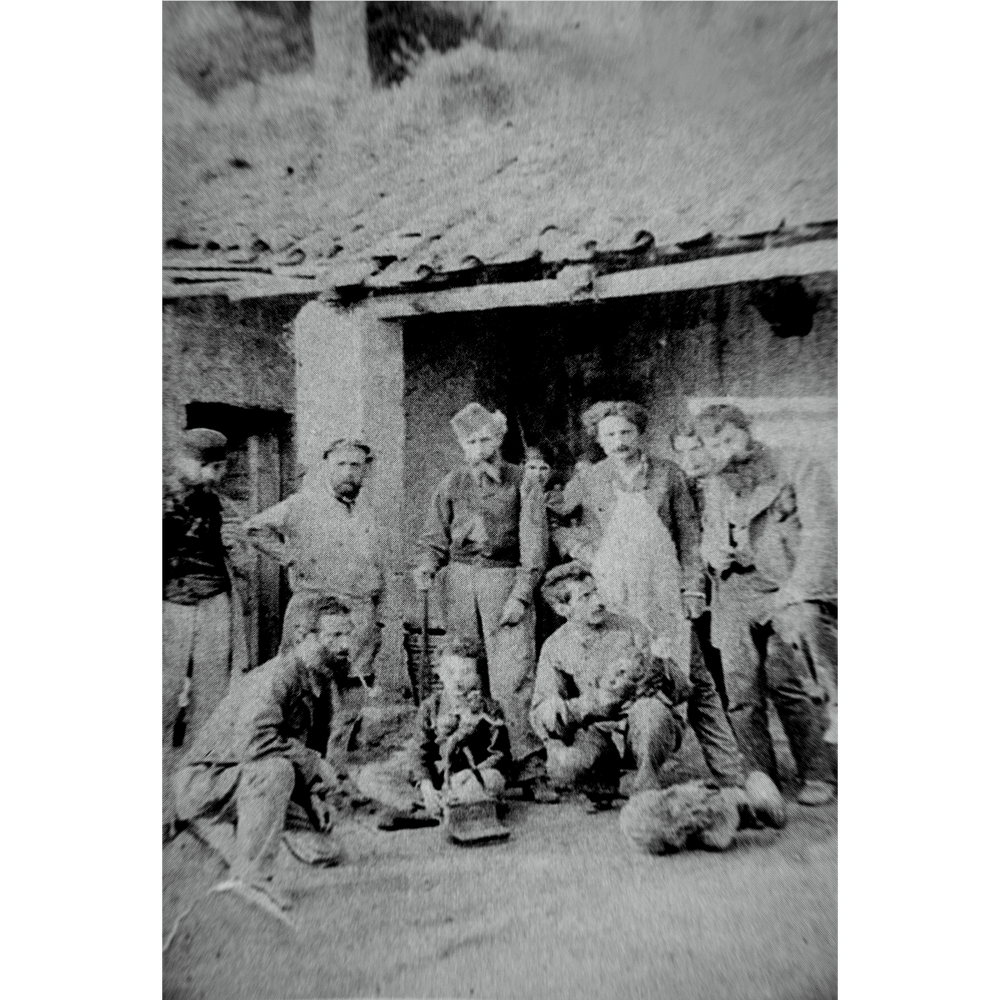 See 1888 photograph: Vincenzo Gemito – far right standing outside the foundry in Via Mergellina, Naples. ‘Il Filosofo’ is seen resting on the ground.