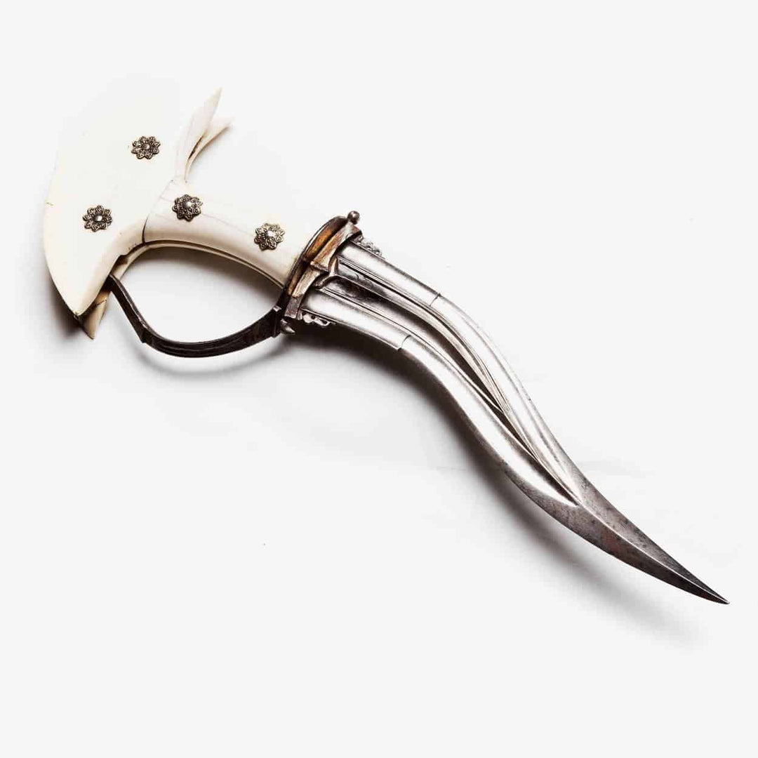 A Fine Indian Khanjarli Dagger