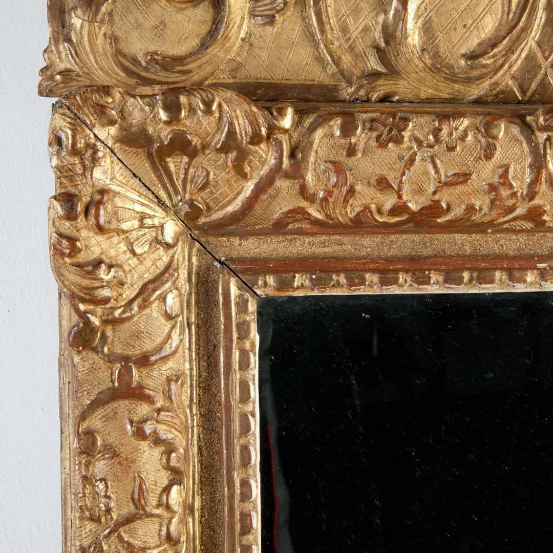 Fine 18th Century Giltwood Wall Mirror 105x53cm with detailed ornate gold leaf carving and floral motifs.